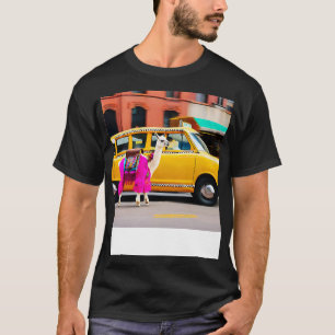 Llama fährt im Taxi Glückliches Llama T-Shirt