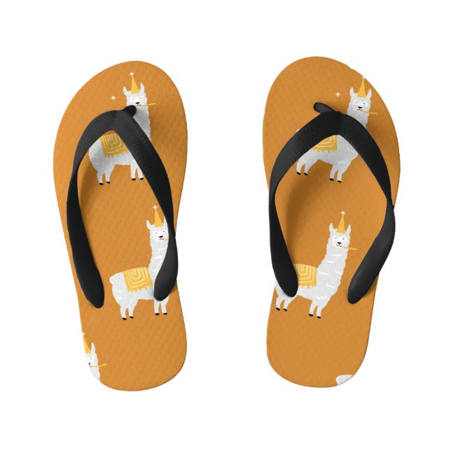Llama, orange Hintergrund: Geburtstagsmuster. Kinderbadesandalen (Fußbett)