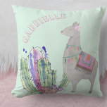 Llama und Cactus Hearts - Pastel Mint Personalisie Kissen<br><div class="desc">Ein schönes Kissen für das kleine Kinderzimmer oder das kleine Mädchen. Das Set steht Ihnen zur Verfügung, um den Namen Ihres kleinen Mädchens hinzuzufügen. Dieses Design hat eine niedliche Aquarellbilder eines weichen grauen Lamas, komplett mit Gurten und Sattelmatte, Kakteen-Pflanze und herzförmigen Kakteen. Die Farbpalette ist pastellfarben, minzgrün, grün, grün, rosa...</div>
