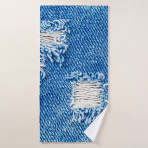 Loch auf Denim Jeans. Ripped Destroyed Torn Blue j Badehandtuch