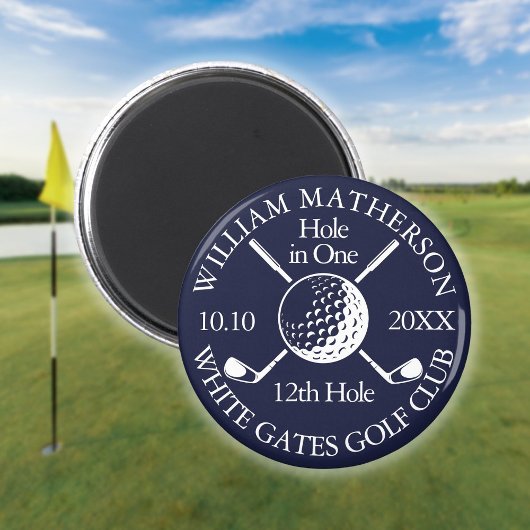 Loch in einem Golf Ball und Clubs Navy Blue Magnet
