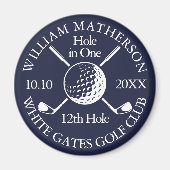Loch in einem Golf Ball und Clubs Navy Blue Magnet (Vorne)