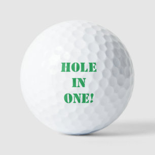 Loch in einem Golfball. Golfball