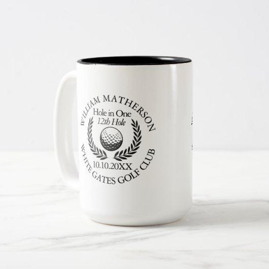 Loch in einem Golfball und Kranz Personalisiert Zweifarbige Tasse (Vorderseite Links)