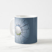 Loch in einem kaputten Glas Golf Ball Player Golfe Kaffeetasse (Vorderseite Links)