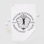 Loch in einem klassischen Personalisierten Schwarz Golfhandtuch (Insitu)