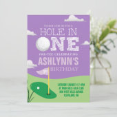 Loch in einem Lila Golftheater Girls First Birthda Einladung (Stehend Vorderseite)