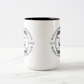 Loch in einem Personalisierten Schwarz-Weiß-Golf Zweifarbige Tasse (Mittel)