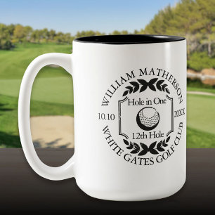 Loch in einem Personalisierten Schwarz-Weiß-Golf Zweifarbige Tasse