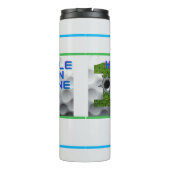 Loch in einer Wasserflasche Thermosbecher (Rückseite)