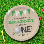 Loch in One Boys Golf 1. Geburtstag Par-T Pappteller<br><div class="desc">Feiern Sie stilvoll mit diesen trendigen 1. Geburtstag Party Papier-Tellern. Das Design ist leicht mit Ihrer eigenen Formulierung zu personalisieren und Ihre Familie und Freunde werden begeistert sein,  wenn sie diese fabelhaften Party-Teller sehen. Entsprechende Party-Elemente finden Sie in der Auflistung.</div>