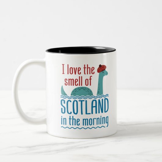 Loch Ness Monster riecht nach Schottland am Morgen Zweifarbige Tasse (Links)
