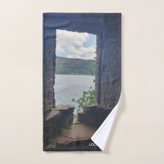 Loch Ness von Urquhart Castle aus gesehen Handtuch (Handtuch)
