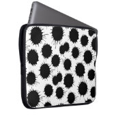 Lochmuster - Schwarz auf Weiß Laptopschutzhülle (Vorne Rechts)
