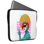 Lock + Load - Cyberpunk Vibe Laptopschutzhülle (Vorne Rechts)