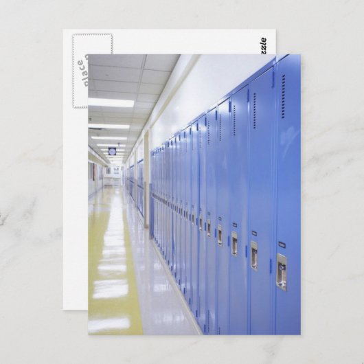 Locker Row Postkarte (Vorne/Hinten)