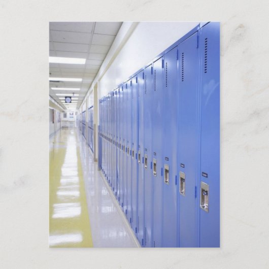 Locker Row Postkarte (Vorderseite)