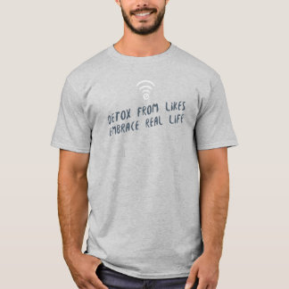 Lockerung von Gesichtszügen, Embrace im wirklichen T-Shirt