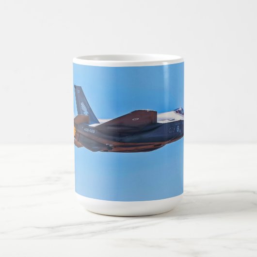 Lockheed Martin F-35A Lightning II Magic Tasse (Zentrum)