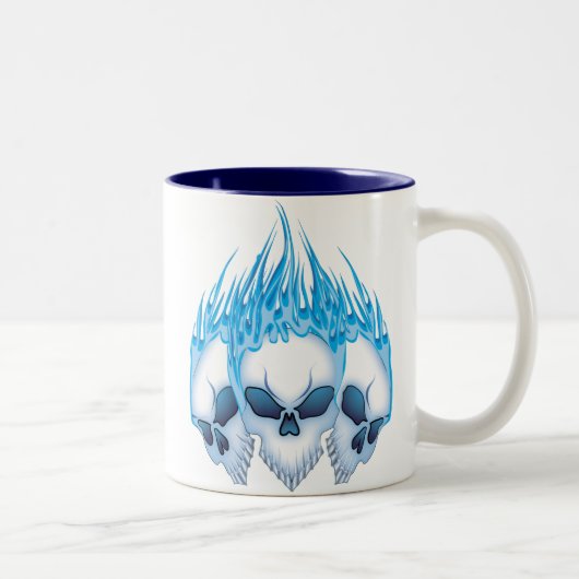 Lodernde blaue Schädel Zweifarbige Tasse (Rechts)