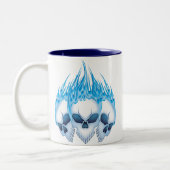 Lodernde blaue Schädel Zweifarbige Tasse (Links)
