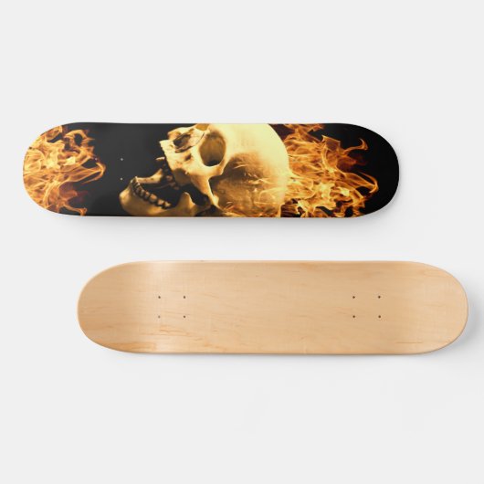 lodernder Schädel Skateboard (Horizontal)