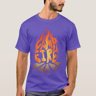Loderndes erwärmendes Lagerfeuer auf Campingfreund T-Shirt