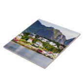 Lofoten Norwegen Reine Dorf unter sonniger blauem Fliese (Seite)