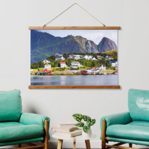 Lofoten Norwegen Reine Dorf unter sonniger blauem Wandteppich Mit Holzrahmen