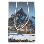 Lofoten Yellow Cabin Mittlere Geschenktüte (Vorderseite)