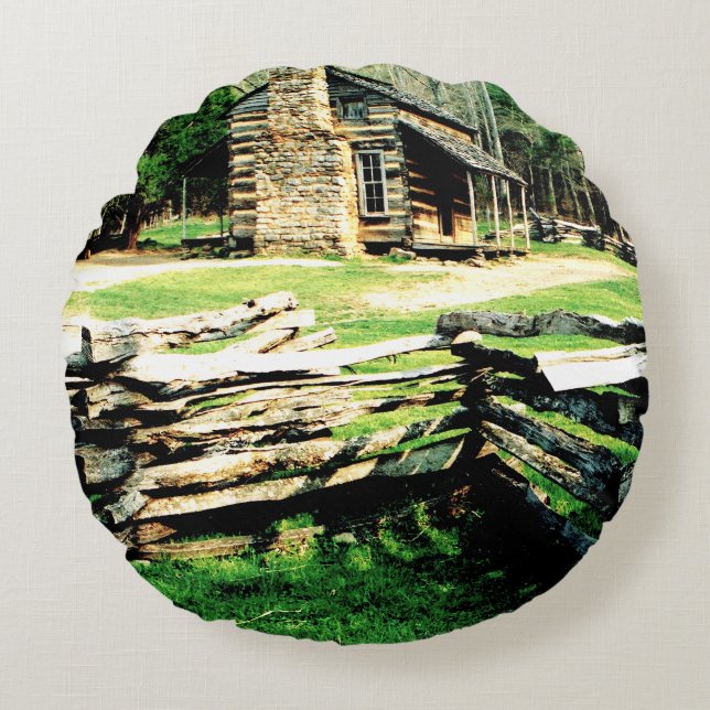 Log Cabin at Cades Cove Rundes Kissen (Vorderseite)