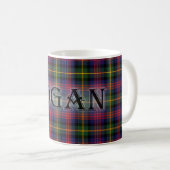 Logan Tartan mit dem Nachnamen Kaffeetasse (VorderseiteRechts)