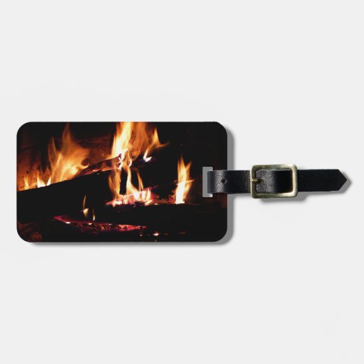 Loggt sich in der Feuer-Feuer-Fotografie ein Gepäckanhänger (Vorderseite horizontal)