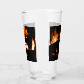 Loggt sich in der Feuer-Feuer-Fotografie ein Glas (Links)