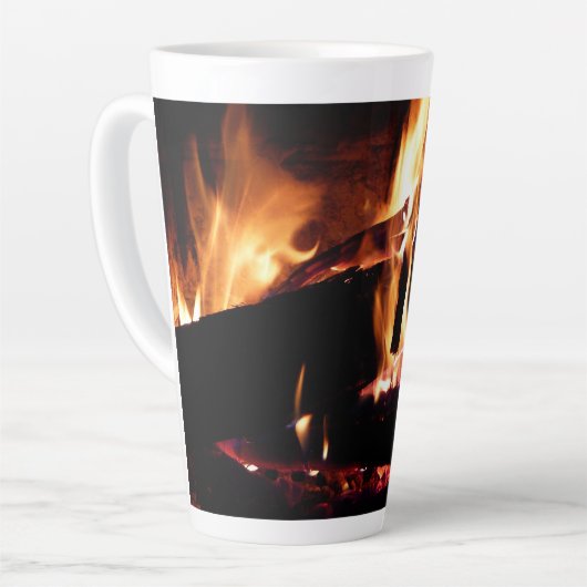 Loggt sich in der Feuer-Feuer-Fotografie ein Milchtasse (Linke Ecke)