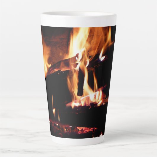 Loggt sich in der Feuer-Feuer-Fotografie ein Milchtasse (Vorderseite)