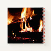 Loggt sich in der Feuer-Feuer-Fotografie ein Notizblock (Rückseite)