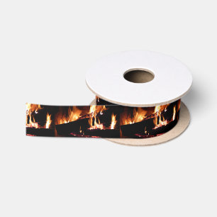Loggt sich in der Feuer-Feuer-Fotografie ein Satinband