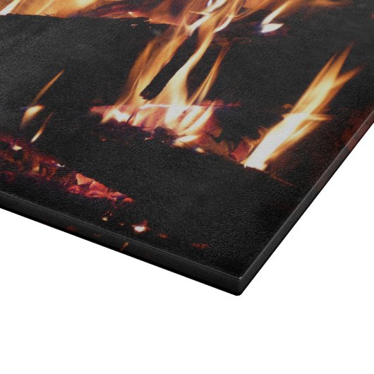 Loggt sich in der Feuer-Feuer-Fotografie ein Schneidebrett (Ecke)