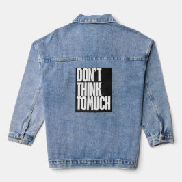 Logo auf Damen-Denimjacke nicht zu sehr beachten. Jeansjacke