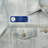 Logo auf White Circle Royal Navy Blue Foil Namensschild (Beispiel)