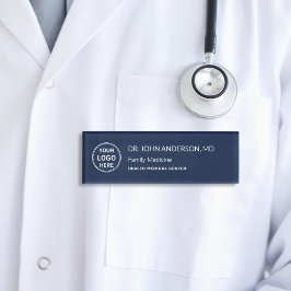 Logo der Ärzteklinik für Gesundheitswesen Namenschild