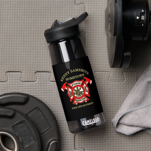 Logo der Feuerwehr Gold und Rotes Abzeichen mit Ac Trinkflasche (Fitnessstudio (gedreht))