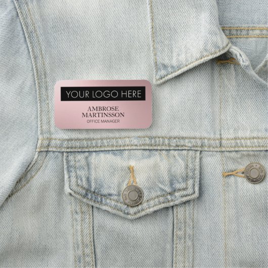 Logo des rosa Firmenbediensteten Name des Mitarbei Namensschild (Beispiel)