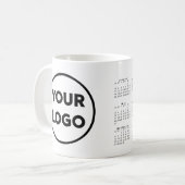 Logo des Unternehmens "Jegliche Form" 2026 Kalende Kaffeetasse (Vorderseite Links)