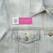 Logo des Unternehmens Pink Mitarbeiter Namensschild (Beispiel)