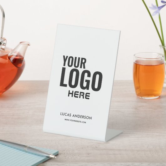 Logo Einfach Modernes Berufliches Schild (In SItu)