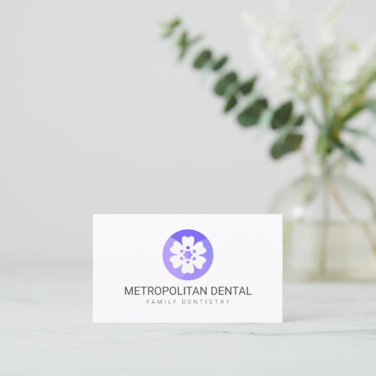 Logo "Einzigartige Dentist Lila Tooth Blume" Visitenkarte (Stehend Vorderseite)