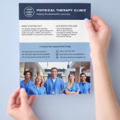 Logo-Foto-QR-Code für Physiotherapie-Klinik Flyer (Hand)