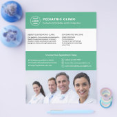 Logo-Foto-QR-Code in Grün für Kinderklinik Flyer (Einzeln)